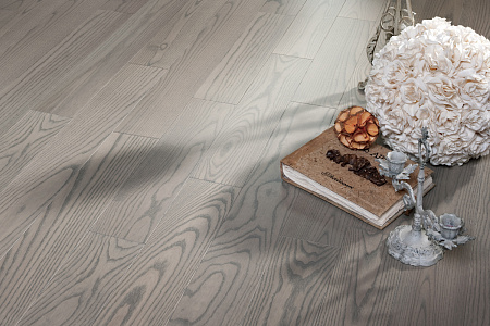 СЕРЕБРИСТЫЙ