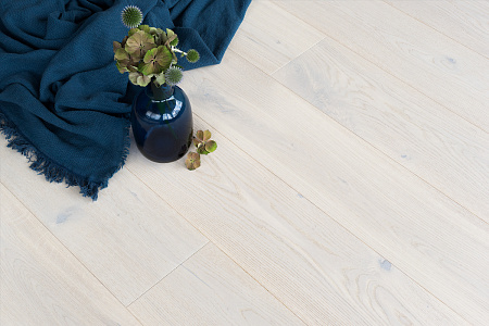 КРИСТАЛЬНО БЕЛЫЙ